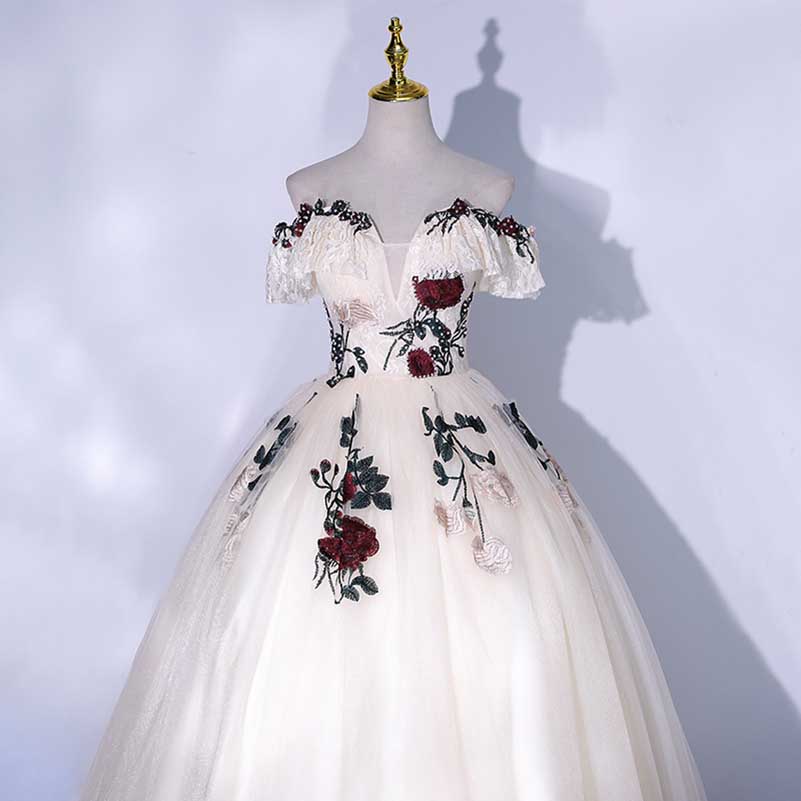 White Floral Ball Gown Tulle Sweetheart Lace Applique Ball Gown Dress