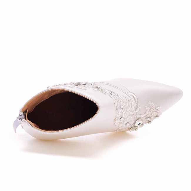 white lace wedding boots for bride with pointed toe and decorative embroidery